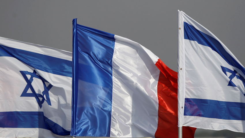 Les drapeaux d'Israël et de France - Image d'illustration.