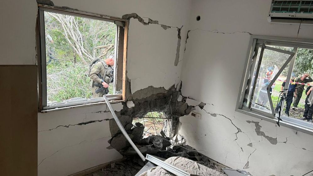 בית שנפגע מנפילת שבר יירוט במטח מאיראן לצפון, 03.04.26