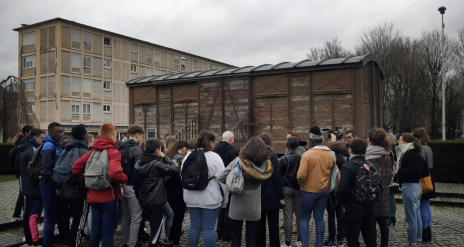 Des croix gammées taguées dans l'ancien camp d'internement de Juifs à Drancy