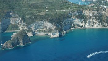 جزر بونتيني، إيطاليا