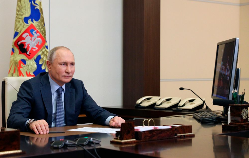 Le président russe Vladimir Poutine lors d'une réunion par vidéoconférence à la résidence Novo-Ogaryovo à l'extérieur de Moscou, Russie, le 8 juin 2021