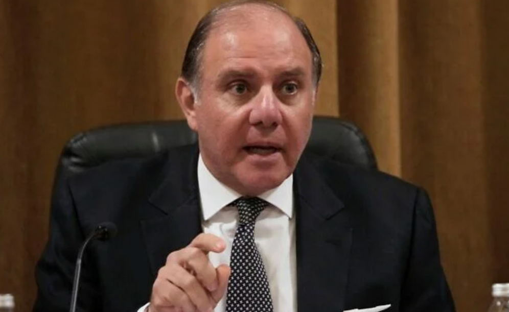 Karim Souaid, le nouveau gouverneur de la Banque centrale du Liban, s'exprime lors d'une cérémonie d'investiture au siège de la Banque centrale libanaise, à Beyrouth, au Liban, le 4 avril 2025.
