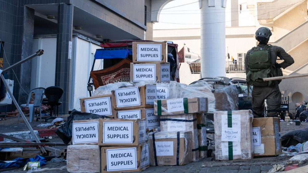 Israeli troop with humanitarian aid in Gaza hospital Al-Shifa