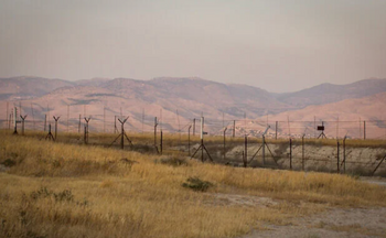 La frontière entre Israël et la Jordanie sur l'autoroute Route 90 dans la vallée du Jourdain, le 6 juillet 2017. 