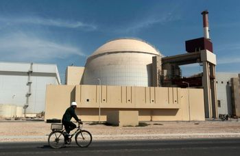 AP Photo/Mehr News Agency, Majid Asgaripour, File Bâtiment du réacteur de la centrale nucléaire de Bouchehr, juste à l'extérieur de la ville méridionale de Bouchehr, le 26 octobre 2010