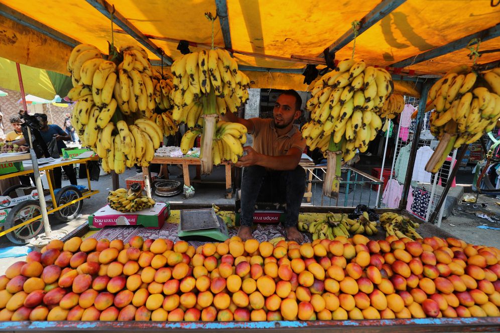 בננה ומנגו בשוק, אילוסטרציה
