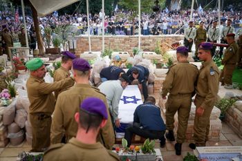 Les funérailles du lieutenant Hadar Goldin