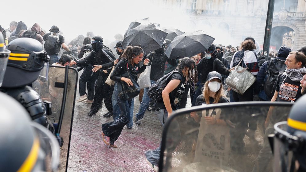 AP Photo/Jeremias Gonzalez Émeutes à Rennes, France, le 06.10.2026