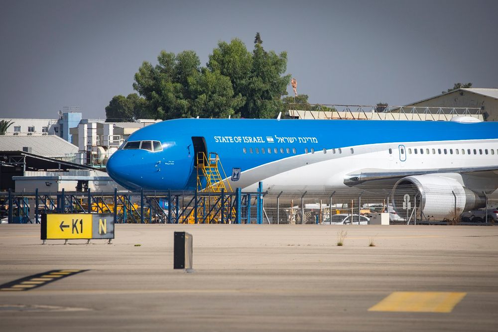L'avion officiel du Premier ministre israélien "l'Aile de Tzion", garé à l'aéroport international Ben Gourion, le 20 octobre 2020