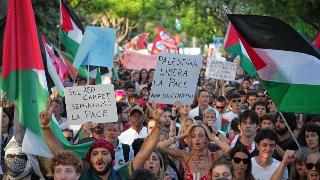 الآلاف في مظاهرة مؤيدة للفلسطينيين خلال مهرجان البندقية السينمائي