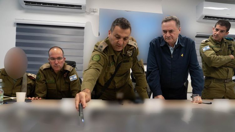 Le ministre de la Défense Israël Katz et le chef du Commandement Sud, le général de division Yaniv Asor, le 7 mai 2025