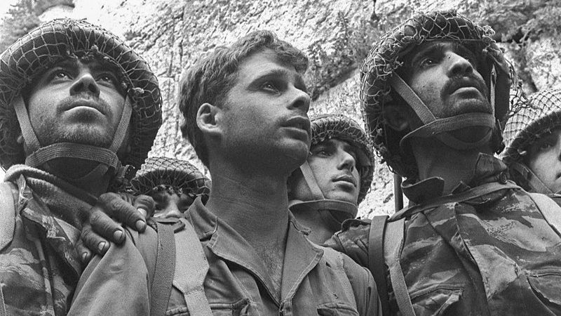 Yitzhak Yifat, Fallschirmjäger auf ikonischem Foto des Sechs-Tage-Krieges ...