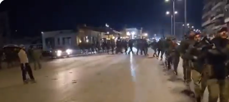 مسيرة عسكرية في حلب ومظاهرة في الرقة دعماً لغزة: تحركات لافتة في سوريا