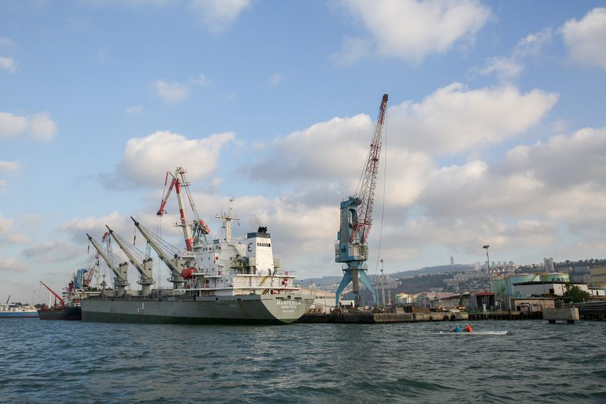 أول سفينة شحن إماراتية تصل ميناء حيفا شمال إسرائيل قادمة من ميناء ‎جبل علي في ‎دبي