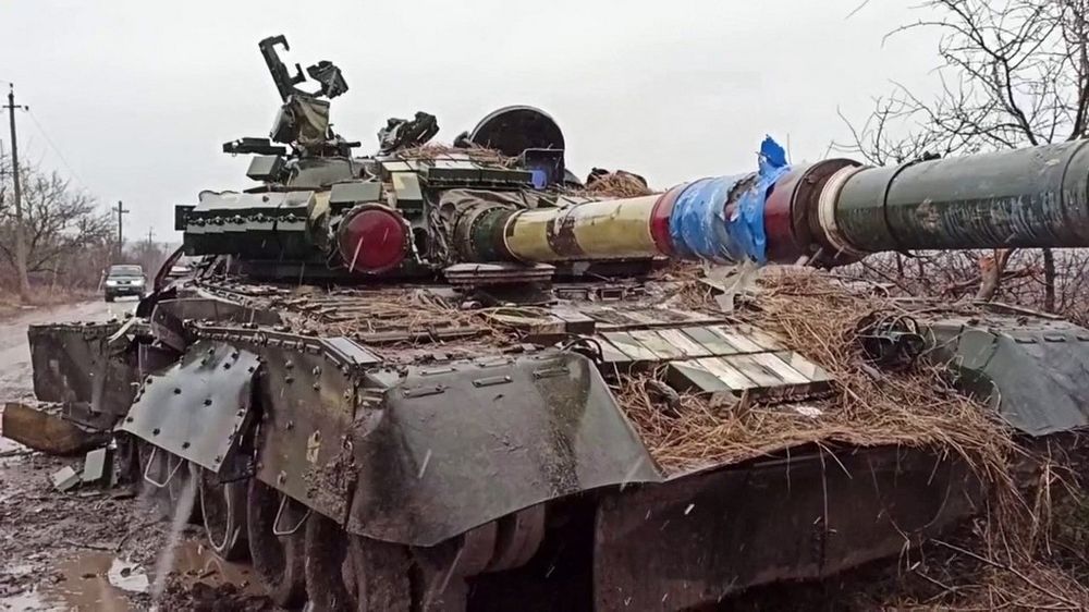 Un char de l'armée ukrainienne détruit à Gnutovo à l'extérieur de Marioupol, en Ukraine, le 4 mars 2022