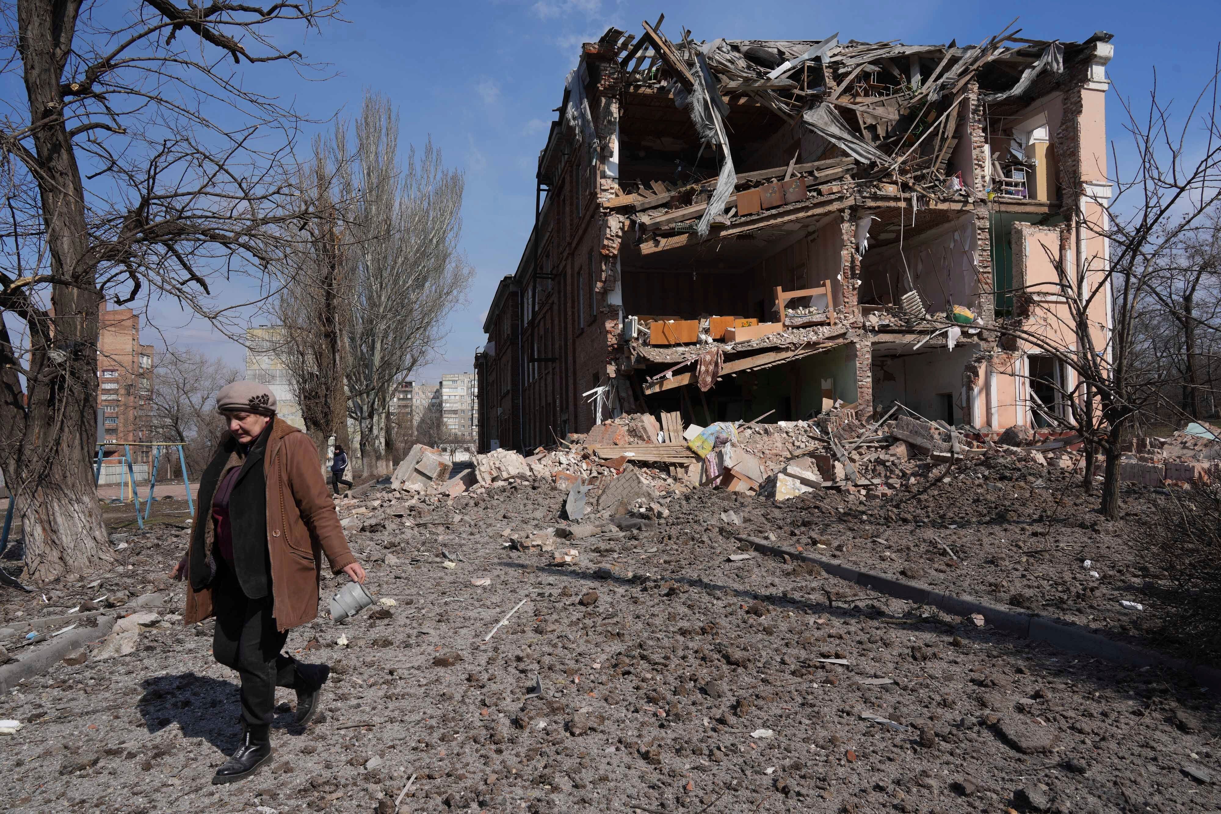 Украинцы бомбят россию. Разрушенная Украина 2022 Мариуполь. Мариуполь центр города разрушения.