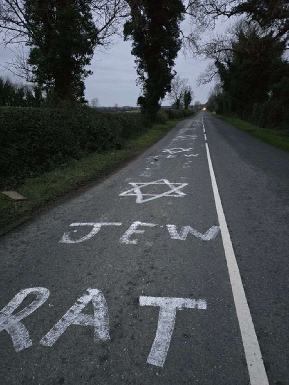 La route d'Irlande vandalisée avec des inscriptions antisémites 