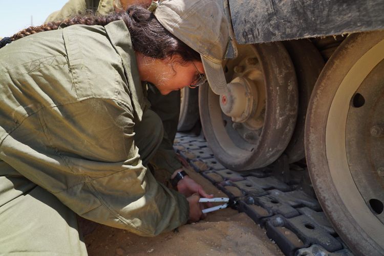 Exército de Israel aprova mulheres como combatentes de tanques na fronteira Unidade do porta-voz da IDF