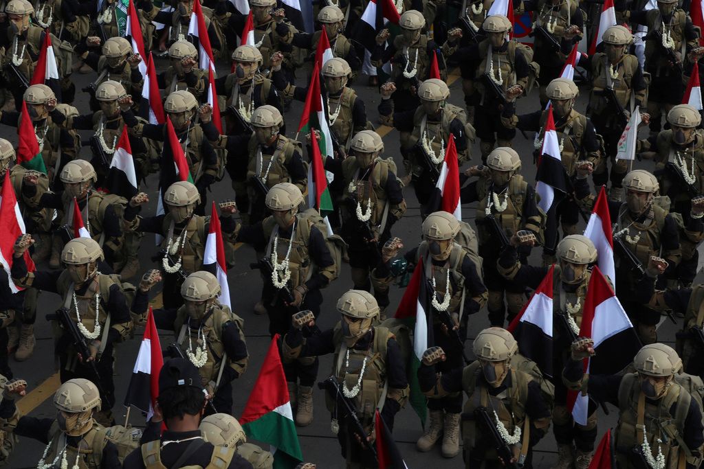 الحوثيون يعززون قدراتهم العسكرية.. اختبارات جديدة لتحسين منظومات الصواريخ
