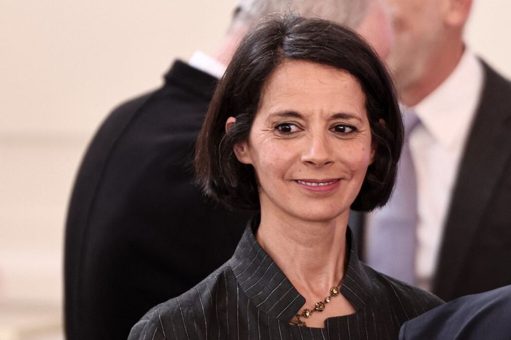 Amir Visé Par Un Boycott : Ovationné Sur Scène, Soutenu Par Sophia Aram -  i24NEWS