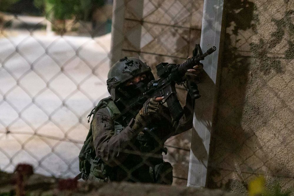 Un soldat de Tsahal lors d'une opération antiterroriste en Cisjordanie, le 21 juin 2022