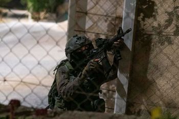 Un soldat de Tsahal lors d'une opération antiterroriste en Cisjordanie, le 21 juin 2022
