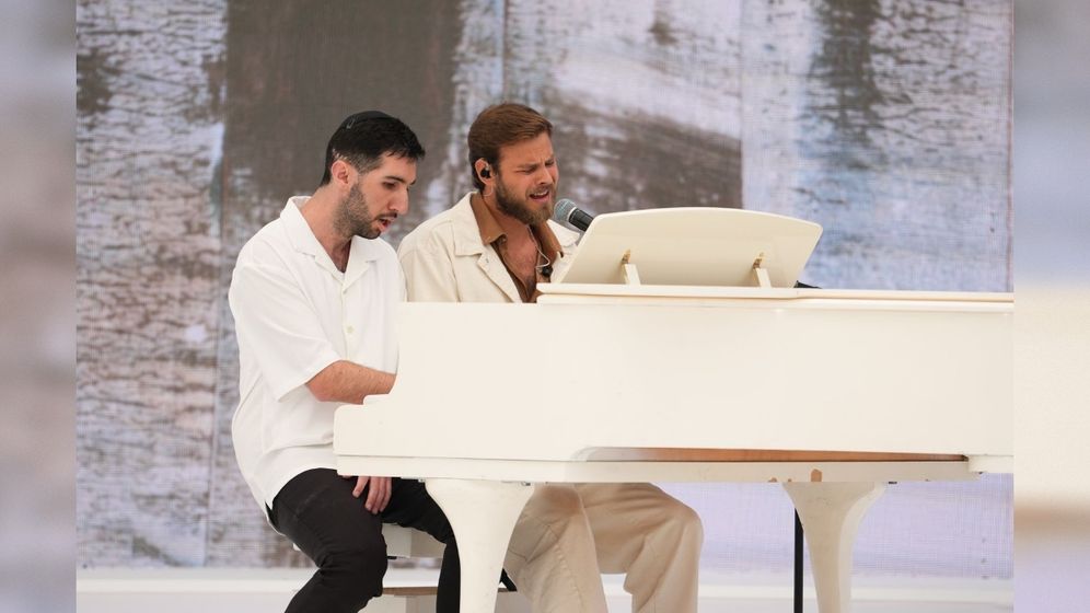 Captivity survivor Alon Ohel and wounded IDF soldier Dvir Bublil at the President's Distinguished Servicemen Ceremony