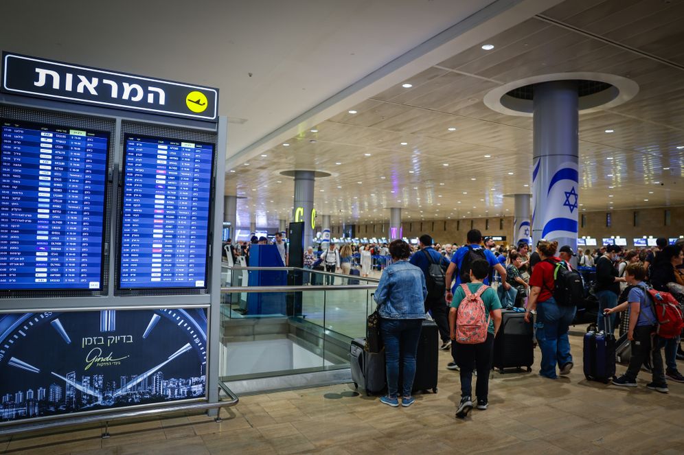 Flight schedule at Ben Gurion Airport, archive