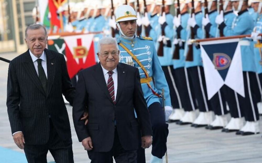 Turkish President Recep Tayyip Erdogan (L) walks with Palestinian Authority President Mahmoud Abbas during an official welcoming ceremony at the presidential compound in Turkey's capital Ankara, on August 23, 2022.