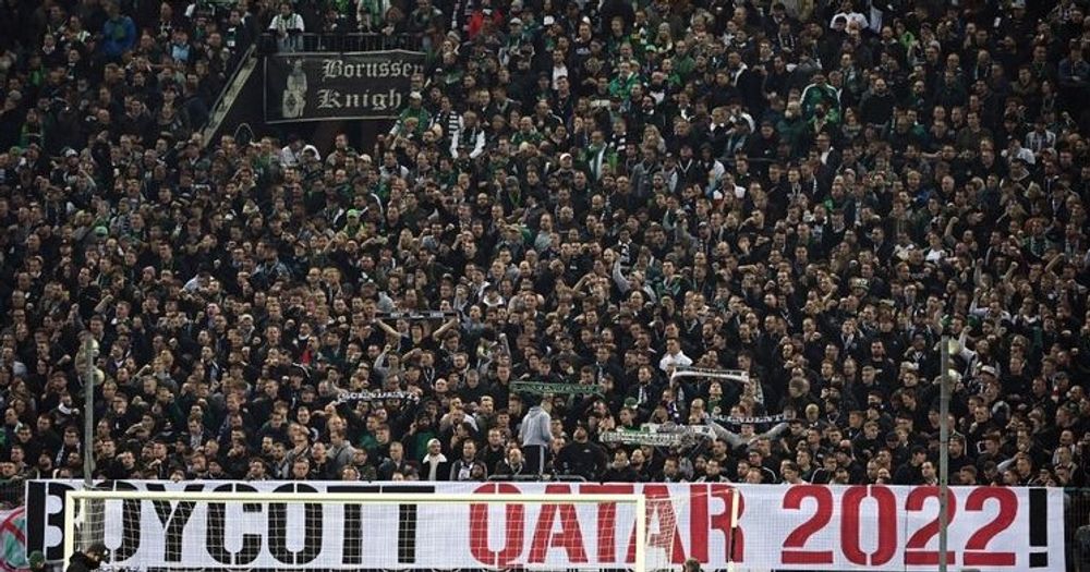 Une bannière appelant au boycott de la Coupe du monde du Qatar 2022