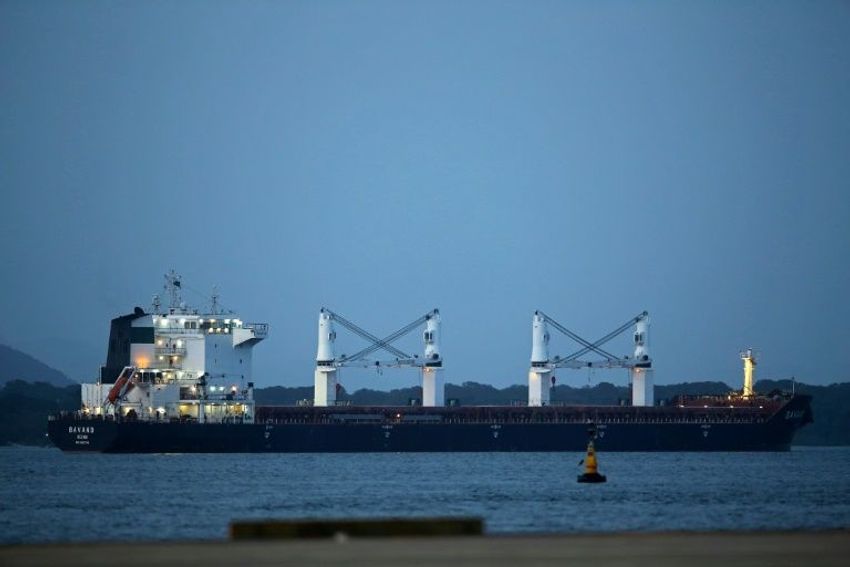 Illustration / Le Bavand, l'un des deux navires iraniens coincés pendant des semaines au large des côtes du Brésil, est vu ancré dans le port sud de Paranagua