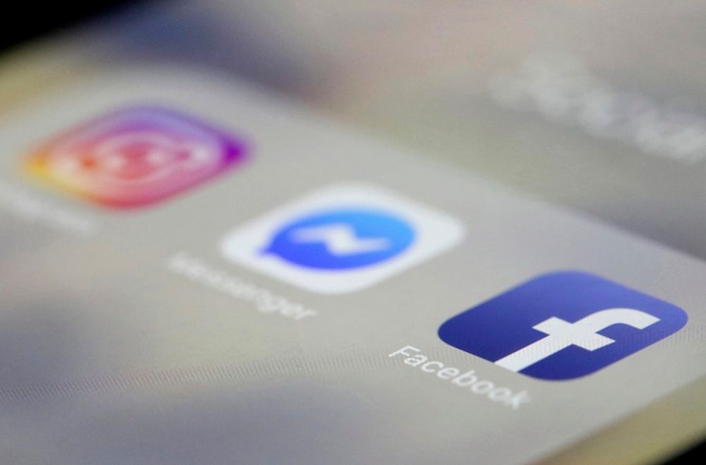 Illustration - les applications Facebook, Messenger et Instagram sur un iPhone