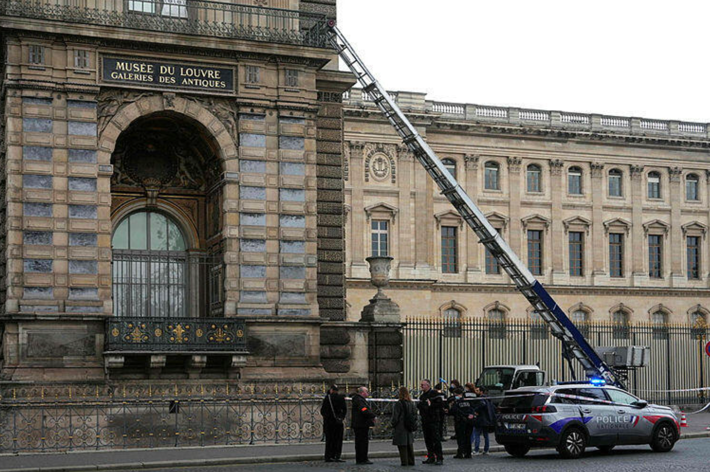Braquage du Louvre : la France dément avoir fait appel à une société israélienne