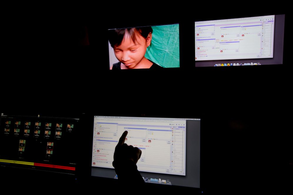 ASSOCIATED PRESS הרשתות החברתיות ובמיוחד הווידאו צ'אטים הפכו לגן עדן לפדופילים