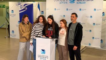 La famille d'Ohad ben Ami s'exprime depuis l'hôpital Ichilov 