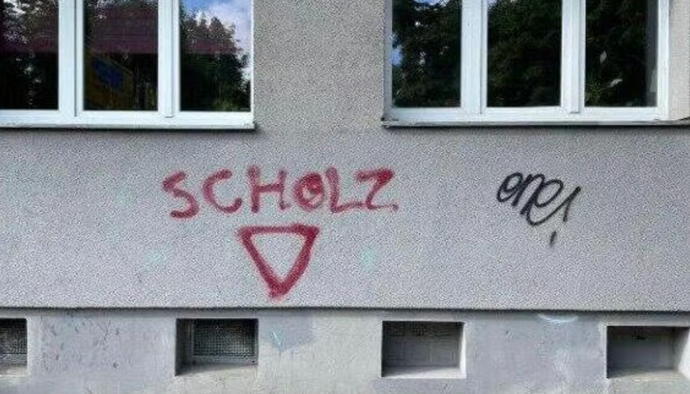 Inverted triangle sprayed onto facade of building in Berlin