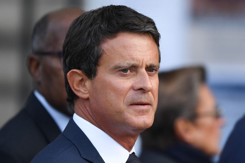 L'ancien Premier ministre français Manuel Valls arrive pour assister à un service religieux pour l'ancien président français Jacques Chirac à l'église Saint-Sulpice à Paris le 30 septembre 2019.