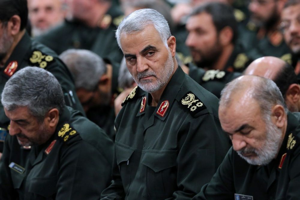 قاسم سليماني (وسط الصورة) قائد فيلق القدس الايراني