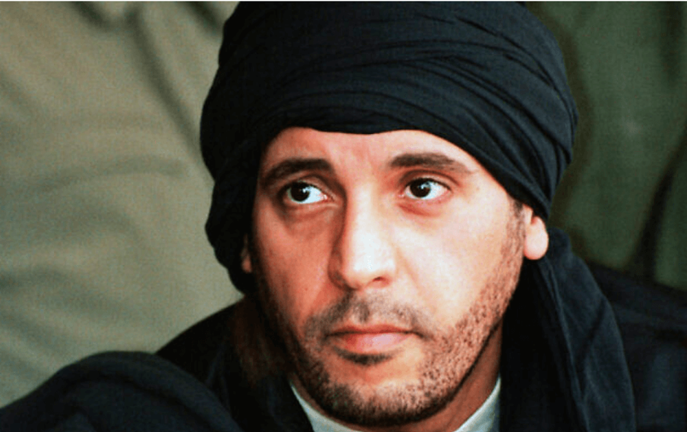 Hannibal Kadhafi, fils du dirigeant libyen déchu Moammar Kadhafi, assiste à un exercice d'une unité militaire d'élite à Zlitan, en Libye,