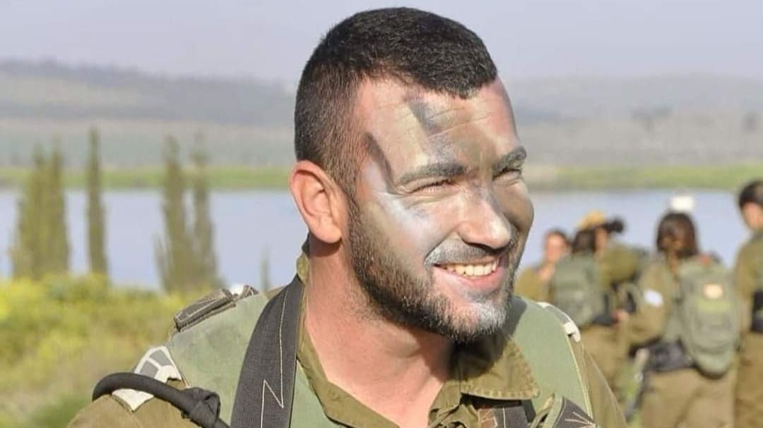 Des restes humains découverts à Kfar Aza pourraient appartenir à Nirel Zini, tué le 7 octobre