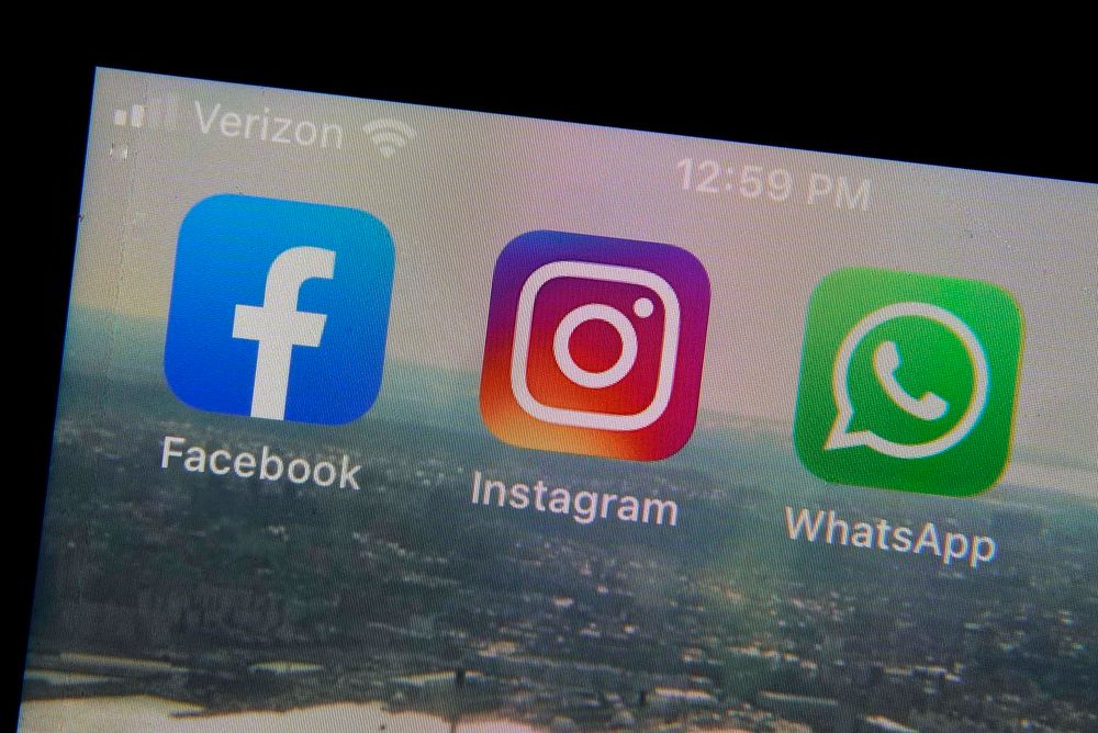 Les logos des applications de téléphonie mobile pour Facebook, Instagram et WhatsApp à New York, le 5 octobre 2021