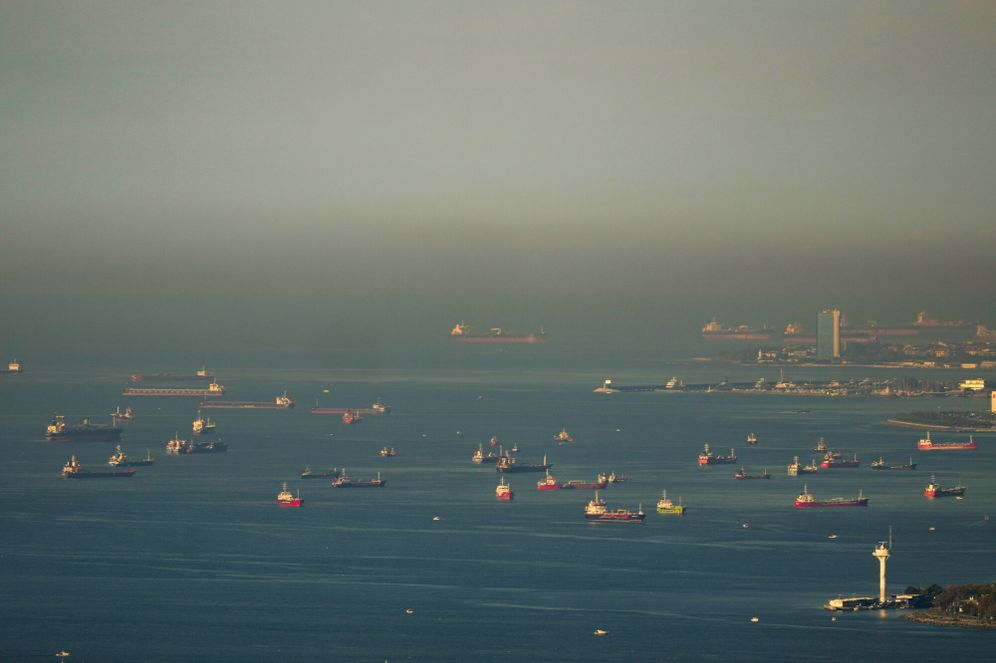 (AP Photo/Emrah Gurel) Oil tankers and cargo ships are anchored at the Sea of Marmara waiting for transit the Bosporus into the Black sea in Istanbul, Turkey, Wednesday, Oct. 7, 2026.