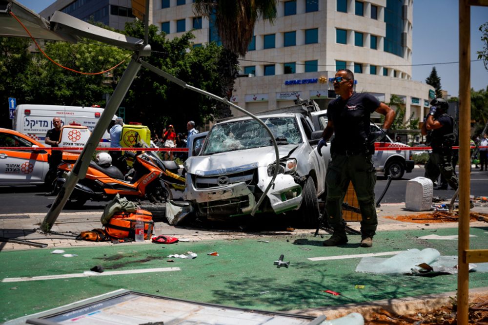 Scène d'une attaque à la voiture-bélier à Tel-Aviv, le 4 juillet 2023