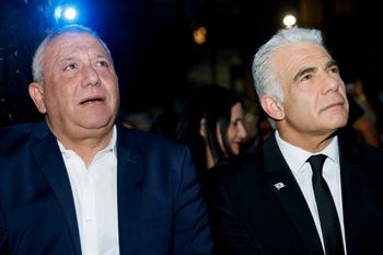 יאיר לפיד וגדי איזנקוט, ארכיון