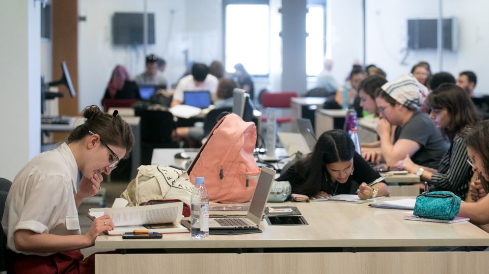 סטודנטים, ארכיון