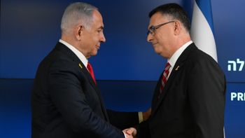 ראש הממשלה בנימין נתניהו ויו"ר "הימין הממלכתי", ח"כ גדעון סער, בהצהרה משותפת