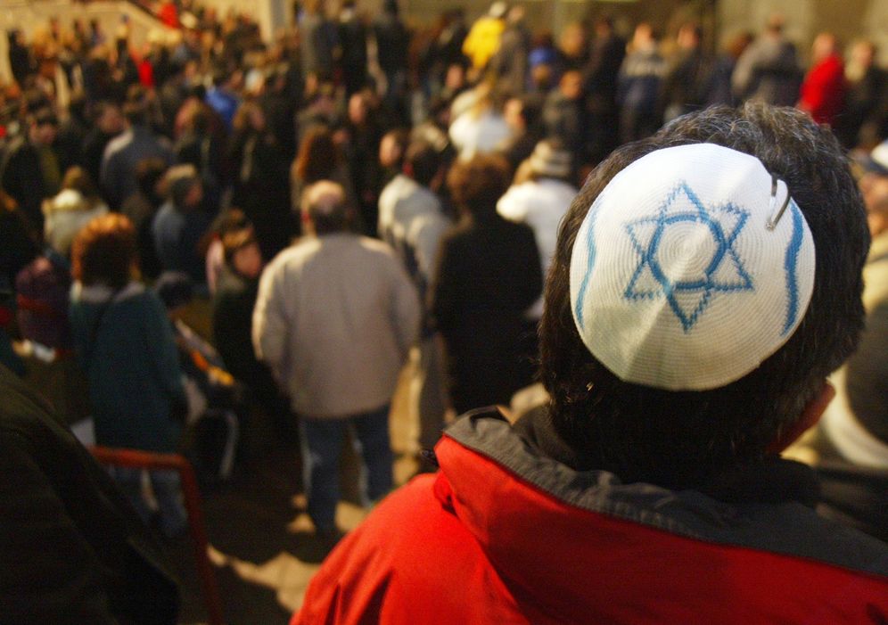 People attend a rally to support religious tolerance after a series of anti-Semitic attacks struck synagogues and homes in Toronto on March 24, 2004.