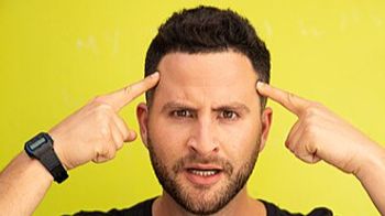 L'humoriste israélien Guy Hochman