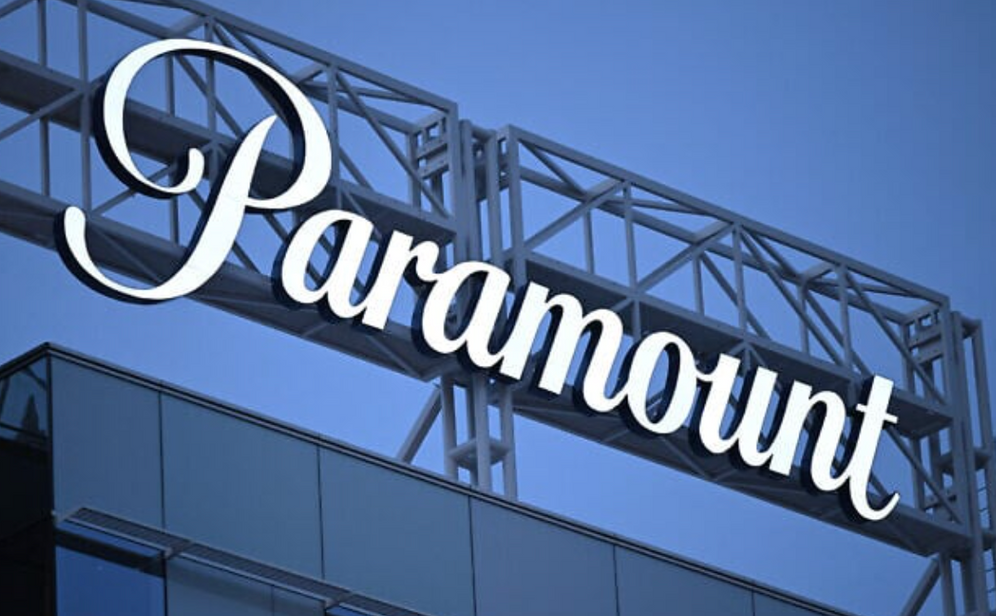 Le logo Paramount est affiché à Columbia Square le long de Sunset Blvd à Hollywood, en Californie, le 9 mars 2023.
