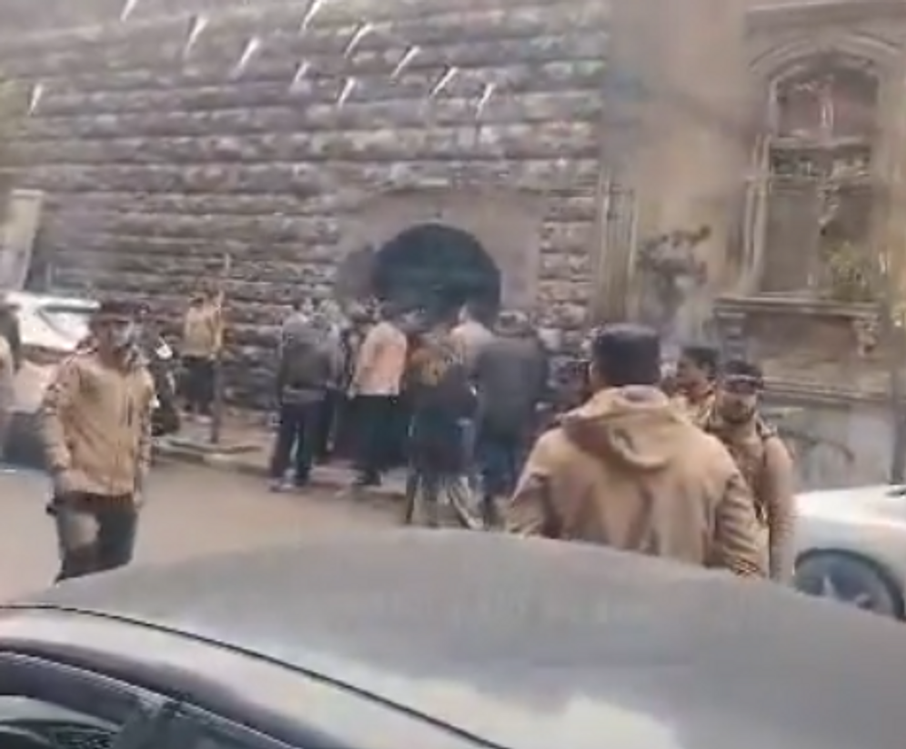 صورة وفد الحاخامان الإسرائيليان في حلب، وهي صورة التقطت من الفيديو الذي نشره المرصد السوري لحقوق الانسان